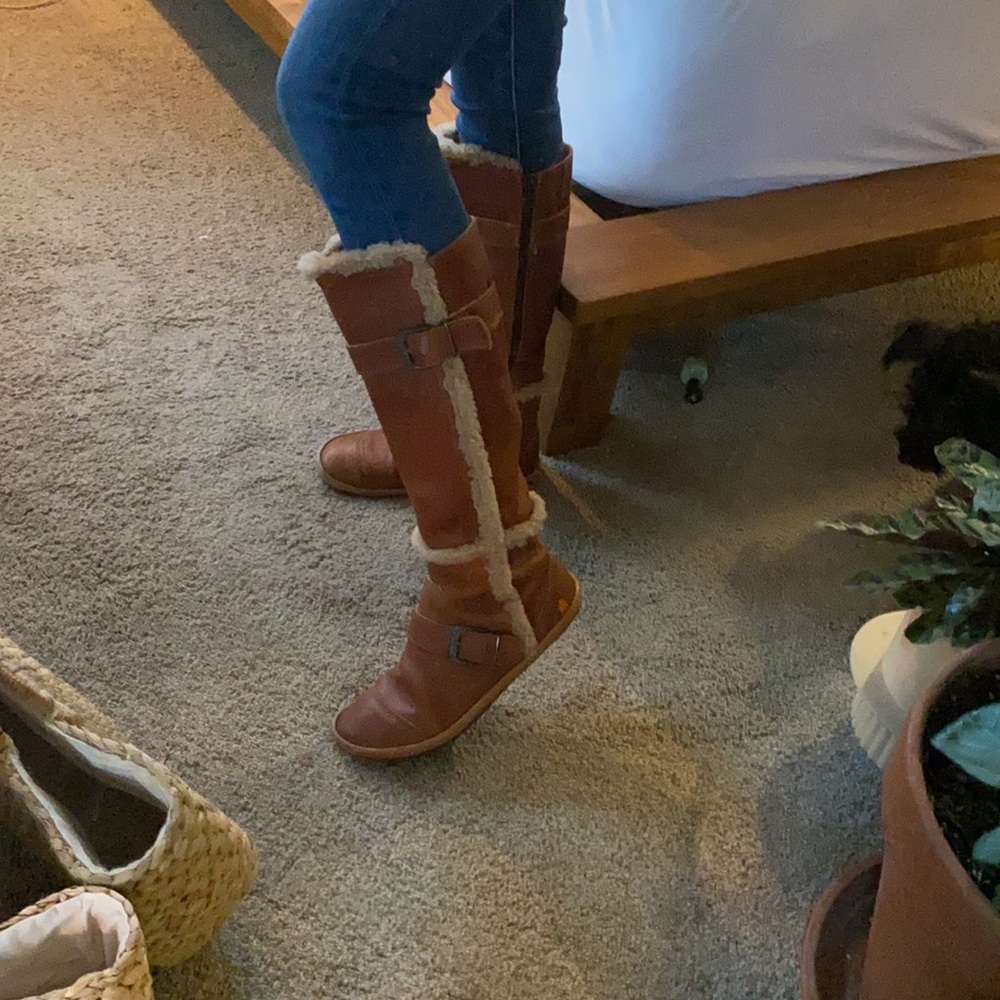Beautiful Leather Boots - Picture 6 of 6
